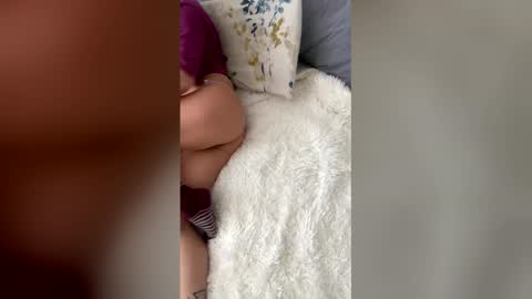 Snapshot of n946394 chatting on March 2, 2:24 pm n946394 online show from March 2, 2:24 pm