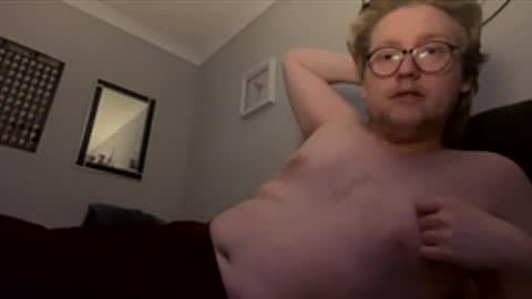 Snapshot of n_ryan98 chatting on March 22, 9:07 pm n_ryan98 online show from March 22, 9:07 pm