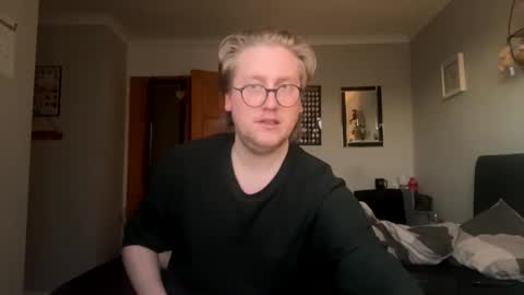 Snapshot of n_ryan98 chatting on March 25, 6:25 pm n_ryan98 online show from March 25, 6:25 pm