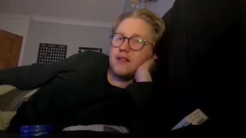 Snapshot of n_ryan98 chatting on March 26, 11:43 pm n_ryan98 online show from March 26, 11:43 pm