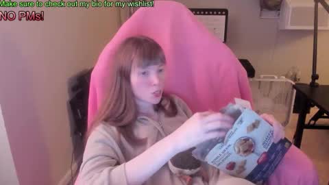 Snapshot of nacmar chatting on October 29, 8:49 am Natalie Marlo online show from October 29, 8:49 am