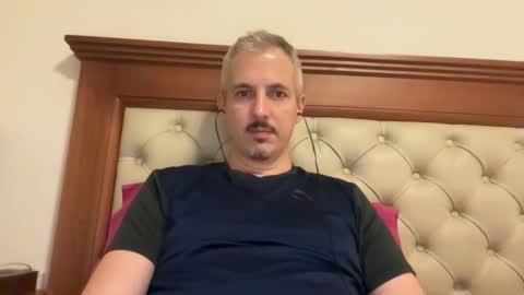 Snapshot of naco20l chatting on December 3, 2:41 am naco20l online show from December 3, 2:41 am