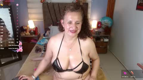 nadia_84 online show from November 19, 7:36 pm