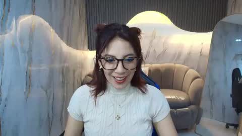 Snapshot of nadia_r_ chatting on June 19, 7:39 pm Nadia online show from June 19, 7:39 pm
