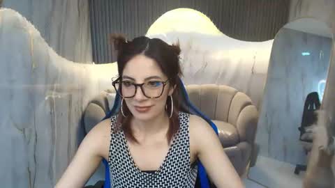 Snapshot of nadia_r_ chatting on June 20, 7:38 pm Nadia online show from June 20, 7:38 pm