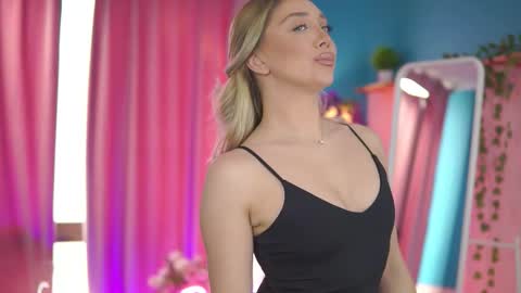 Snapshot of nadyablue chatting on March 2, 7:15 am Nadia online show from March 2, 7:15 am