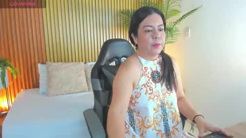 N A H I A online show from October 28, 12:09 pm