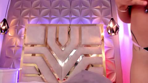 Snapshot of nahia_low chatting on December 3, 10:17 am  Valeria  online show from December 3, 10:17 am