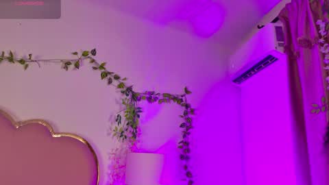 Snapshot of nahiarareina chatting on May 20, 1:28 pm NahiaraReina online show from May 20, 1:28 pm