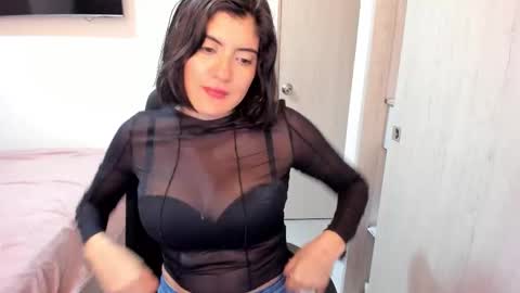 independent model online show from March 9, 7:40 pm