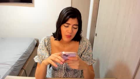 independent model online show from March 25, 6:58 pm