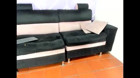 nahomi_hot2002 online show from May 15, 12:12 pm