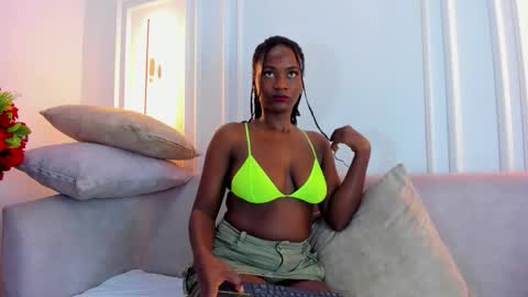 Nahomi online show from February 17, 12:45 pm