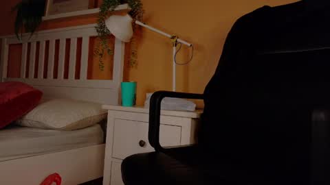  VICTORIA  online show from April 8, 7:47 pm