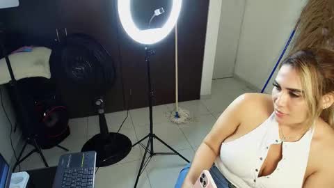 NahomiRoss online show from February 27, 2:11 am