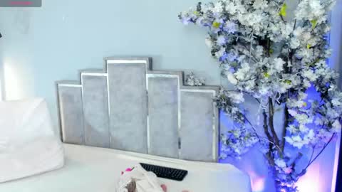 nahomycarterr online show from May 6, 11:37 am