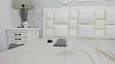 naia_cox online show from February 3, 6:40 am