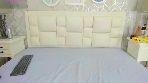 naia_cox online show from March 26, 3:45 am