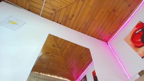 Naia x online show from April 16, 7:03 pm