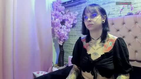 Snapshot of naiawhisper chatting on March 1, 1:24 pm naiawhisper online show from March 1, 1:24 pm