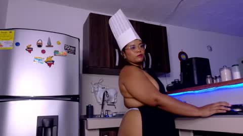 nairagold_ online show from March 24, 12:59 am