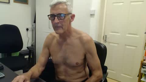 Snapshot of nakedcarpenteruk chatting on December 16, 6:57 pm nakedcarpenteruk online show from December 16, 6:57 pm
