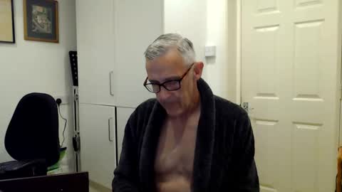 Snapshot of nakedcarpenteruk chatting on May 21, 10:50 pm nakedcarpenteruk online show from May 21, 10:50 pm