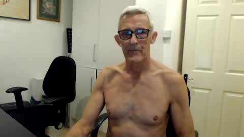 Snapshot of nakedcarpenteruk chatting on June 14, 10:50 am nakedcarpenteruk online show from June 14, 10:50 am
