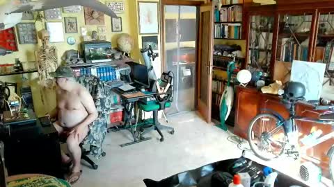 Snapshot of nakednudist72 chatting on April 17, 7:00 am Naked Naturist online show from April 17, 7:00 am