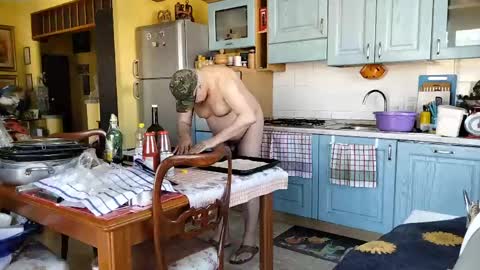 Snapshot of nakednudist72 chatting on April 20, 1:47 pm Naked Naturist online show from April 20, 1:47 pm