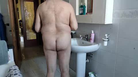 Snapshot of nakednudist72 chatting on May 3, 9:48 am Naked Naturist online show from May 3, 9:48 am