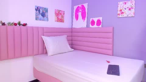 nala_rose_ online show from June 26, 8:35 pm