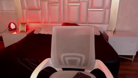 ----Namea------ online show from October 15, 7:47 pm