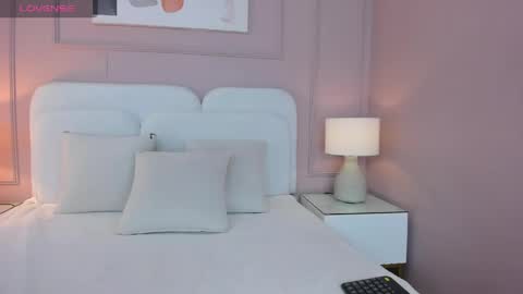 Namii Dexter  online show from April 22, 6:20 pm