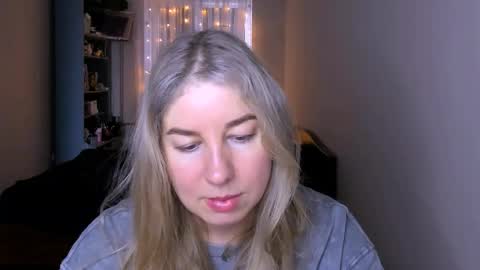 Snapshot of nancysanders chatting on April 18, 9:02 am Nancy online show from April 18, 9:02 am