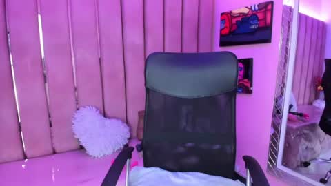 nany_pretty online show from July 5, 4:25 pm