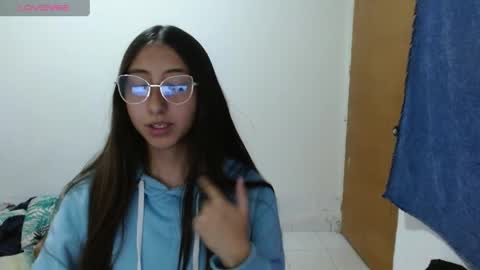 Snapshot of nanylux chatting on April 19, 4:12 am nanylux online show from April 19, 4:12 am
