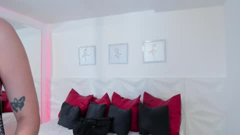 Naomi Amoretti online show from February 11, 4:34 pm