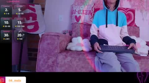 Snapshot of naomi_femme chatting on May 21, 10:55 am naomi_femme online show from May 21, 10:55 am