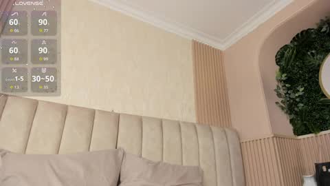 Naomi online show from April 12, 2:22 pm