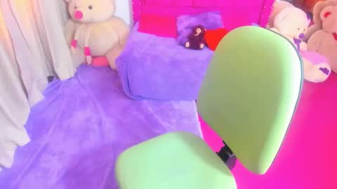 Snapshot of naomi_johnson132 chatting on May 8, 6:24 pm nahomi online show from May 8, 6:24 pm