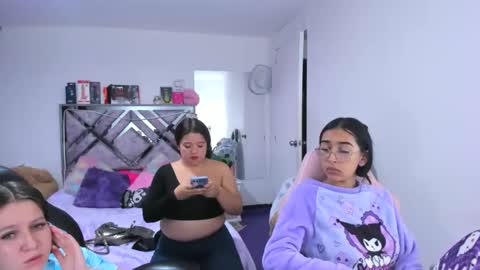 Snapshot of naomi_johnson132 chatting on May 27, 1:57 am nahomi online show from May 27, 1:57 am