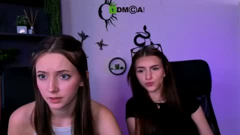 Snapshot of naomi_perl chatting on July 15, 9:25 am Naomi online show from July 15, 9:25 am