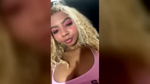 Snapshot of naomi_rider77 chatting on March 15, 6:19 am mara Jos online show from March 15, 6:19 am