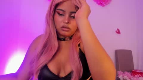 naomi_velour online show from May 21, 7:10 pm