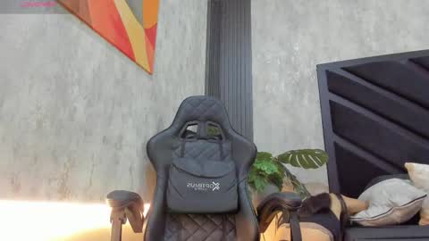 Snapshot of naomi_viper_ chatting on June 1, 11:34 am Naomi online show from June 1, 11:34 am