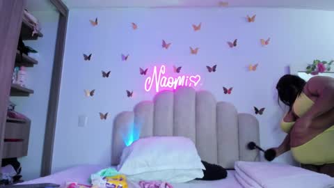 Snapshot of naomiasha_ chatting on October 1, 11:44 pm online show from October 1, 11:44 pm