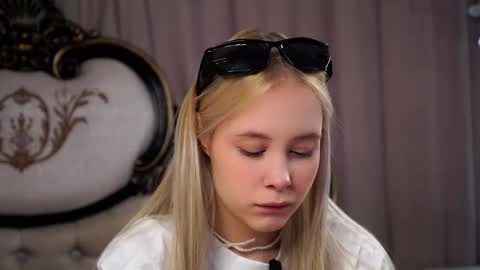 Angel online show from March 4, 2:17 am