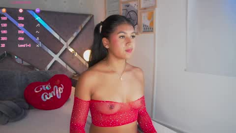 Snapshot of naomigray__ chatting on April 8, 5:46 pm Naomi-Gray online show from April 8, 5:46 pm