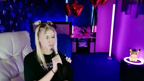 naomihita online show from February 13, 12:23 pm